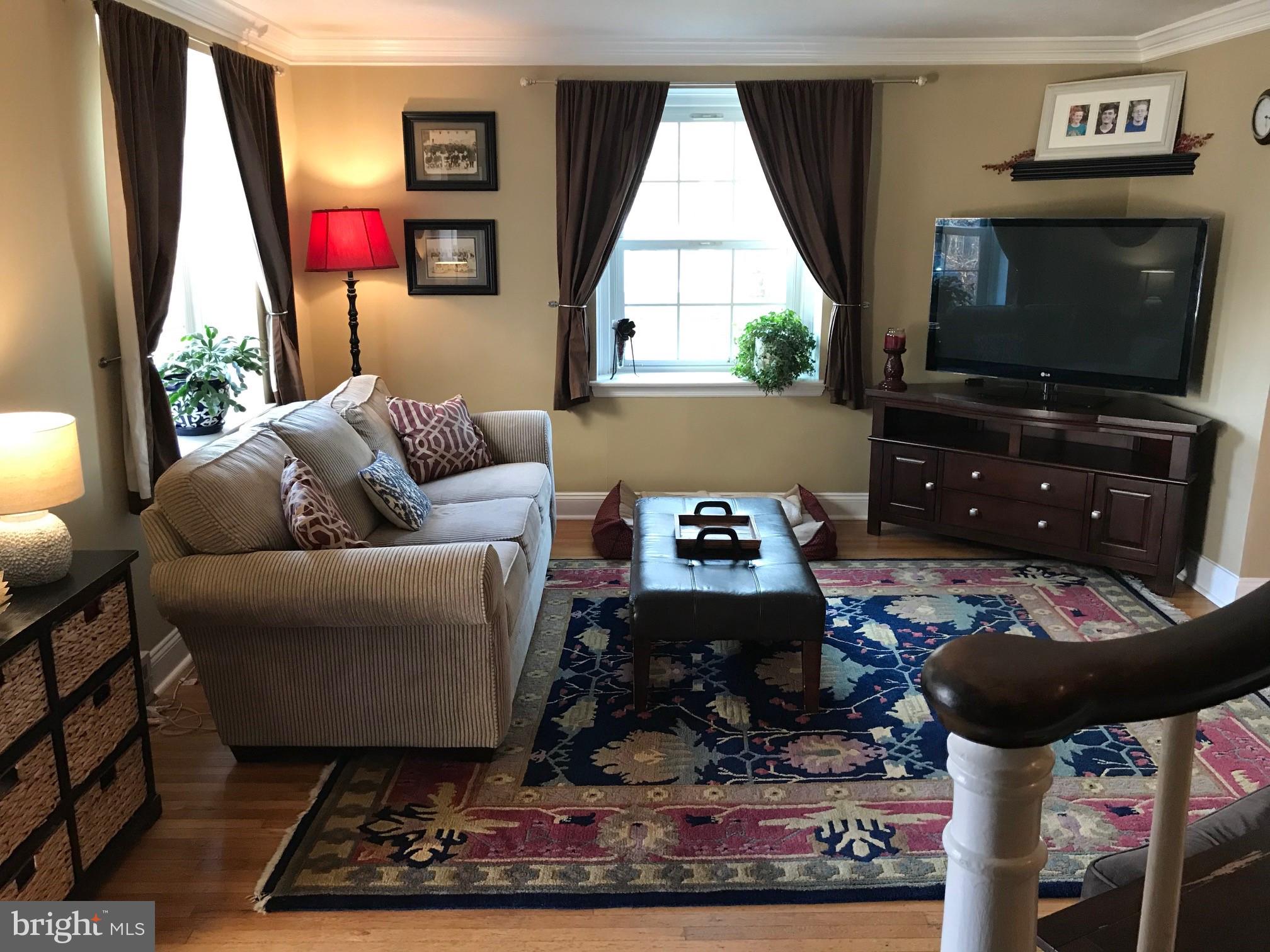 456 Maplewood Road Springfield, PA 19064 - Photo 5 of 30 Living Room