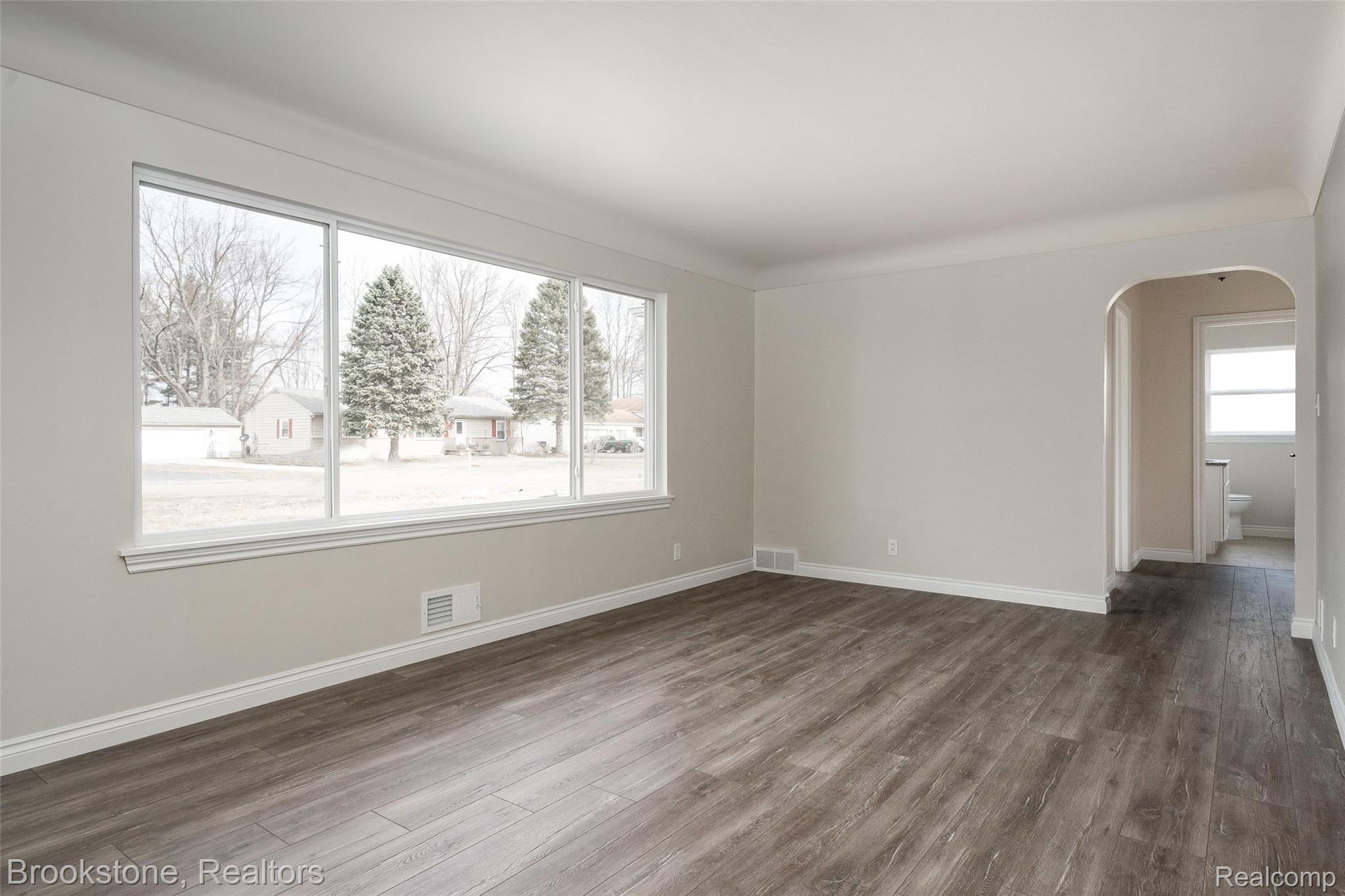 140 Michelson Road Rochester, MI 48307 - Photo 6 of 31 Light & bright living room- new windows!