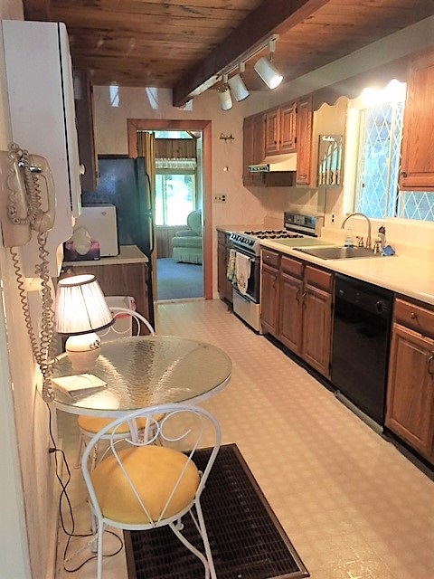 56 Autumn Road Hillsborough, NH 03244 - Photo 2 of 18