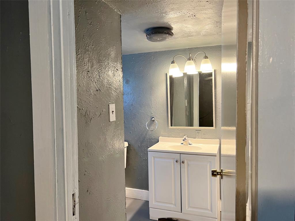 305 South Preston Street, Unit B Ennis, TX 75119 - Photo 8 of 10