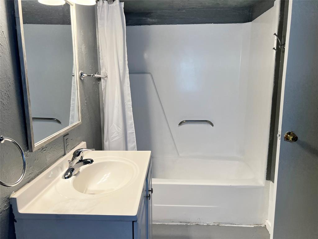 305 South Preston Street, Unit B Ennis, TX 75119 - Photo 9 of 10