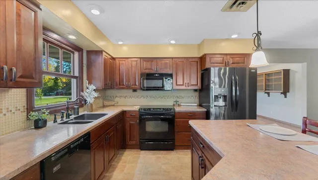 $400,000 | 900 13th Avenue Southwest, Willmar, MN 56201