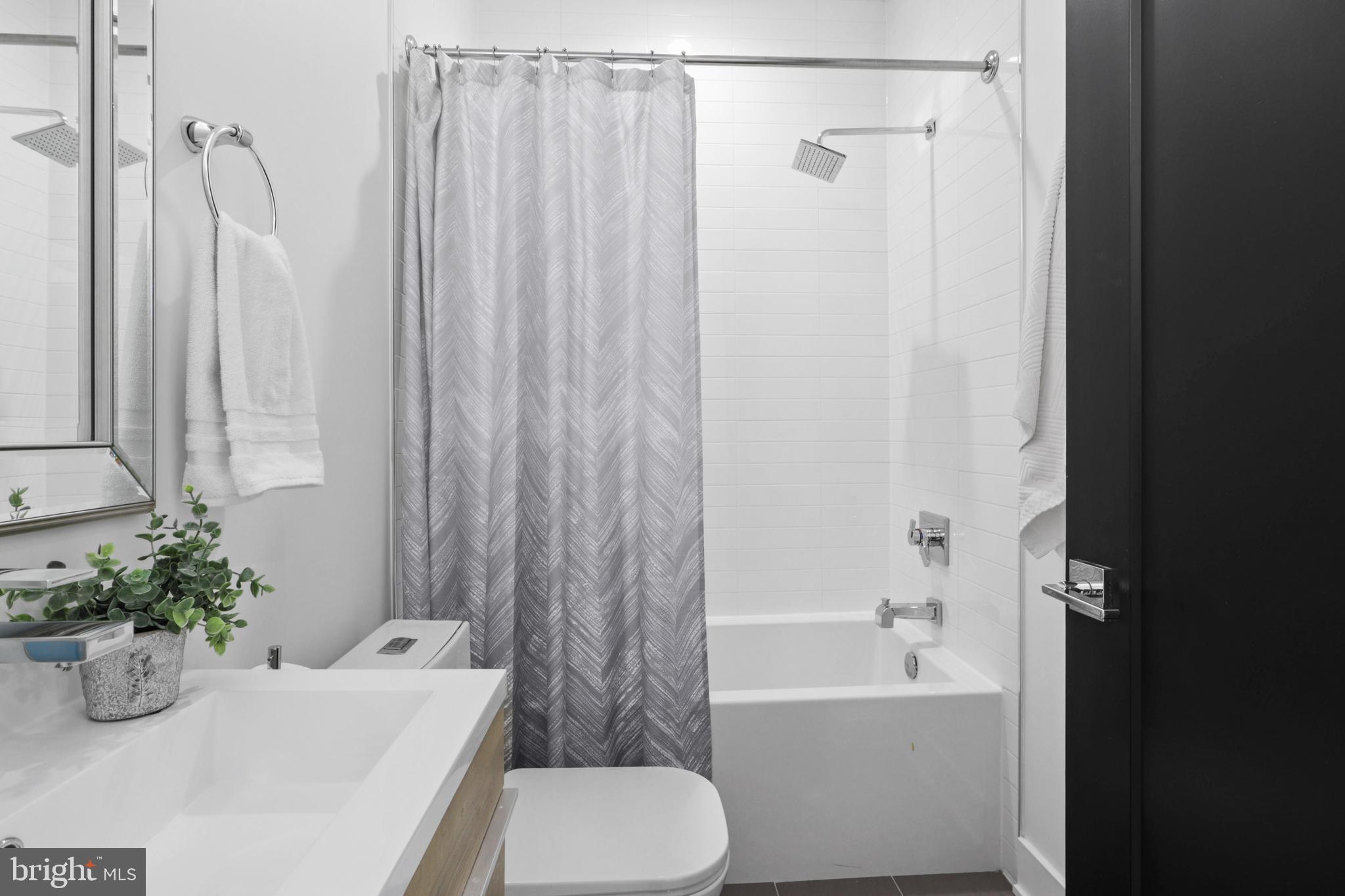 558 Harvard Street Northwest, Unit B Washington, DC 20001 - Photo 33 of 67