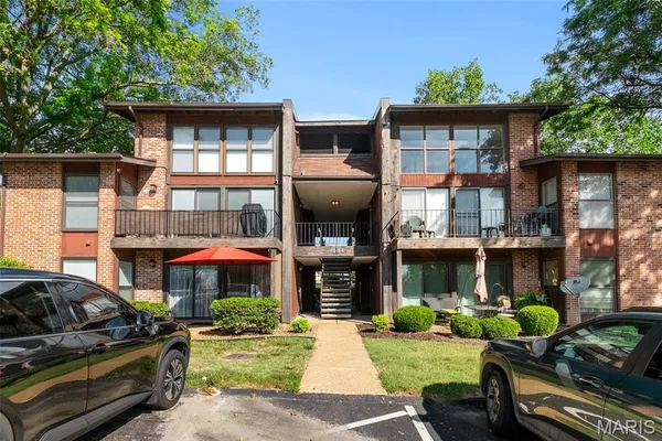 $155,900 | 1084 Mersey Bend Drive, Unit F, St. Louis, MO 63129