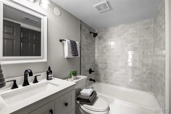 $155,900 | 1084 Mersey Bend Drive, Unit F, St. Louis, MO 63129