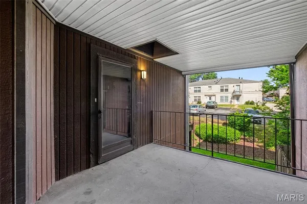 $155,900 | 1084 Mersey Bend Drive, Unit F, St. Louis, MO 63129