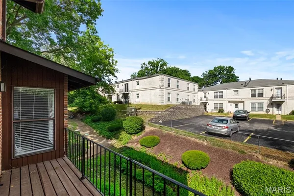 $155,900 | 1084 Mersey Bend Drive, Unit F, St. Louis, MO 63129