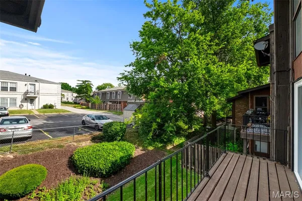 $155,900 | 1084 Mersey Bend Drive, Unit F, St. Louis, MO 63129