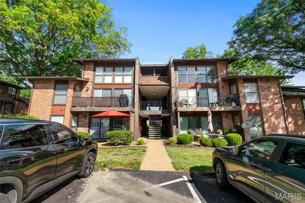 $155,900 | 1084 Mersey Bend Drive, Unit F, St. Louis, MO 63129