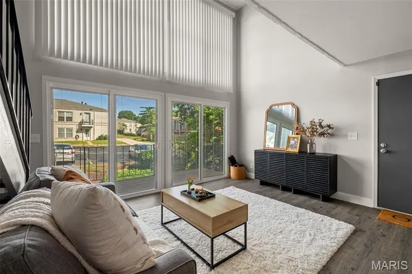 $155,900 | 1084 Mersey Bend Drive, Unit F, St. Louis, MO 63129