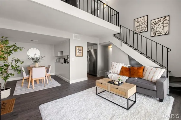 $155,900 | 1084 Mersey Bend Drive, Unit F, St. Louis, MO 63129