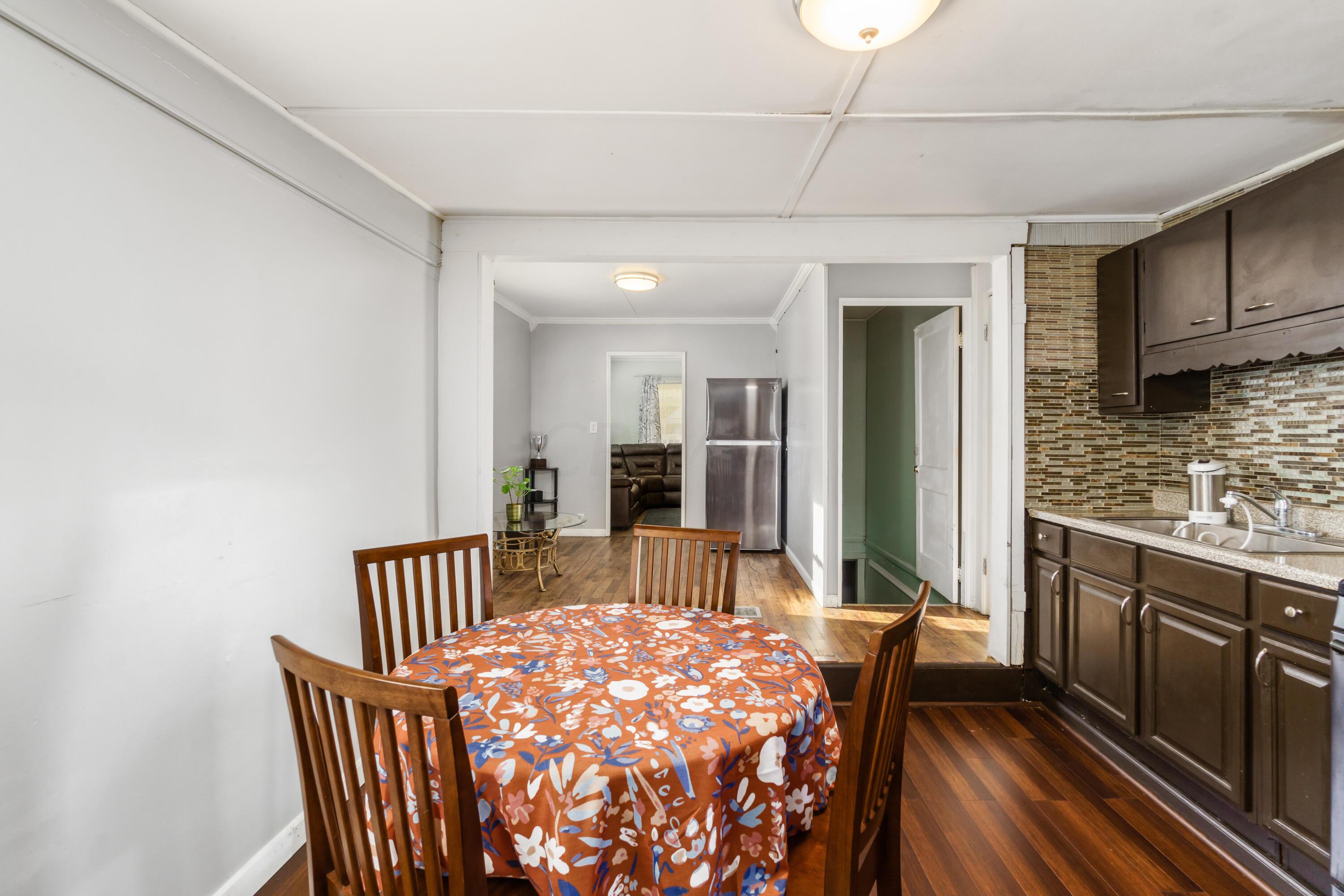 3282 Karl Road Columbus, OH 43224 - Photo 22 of 40 Eat in kitchen