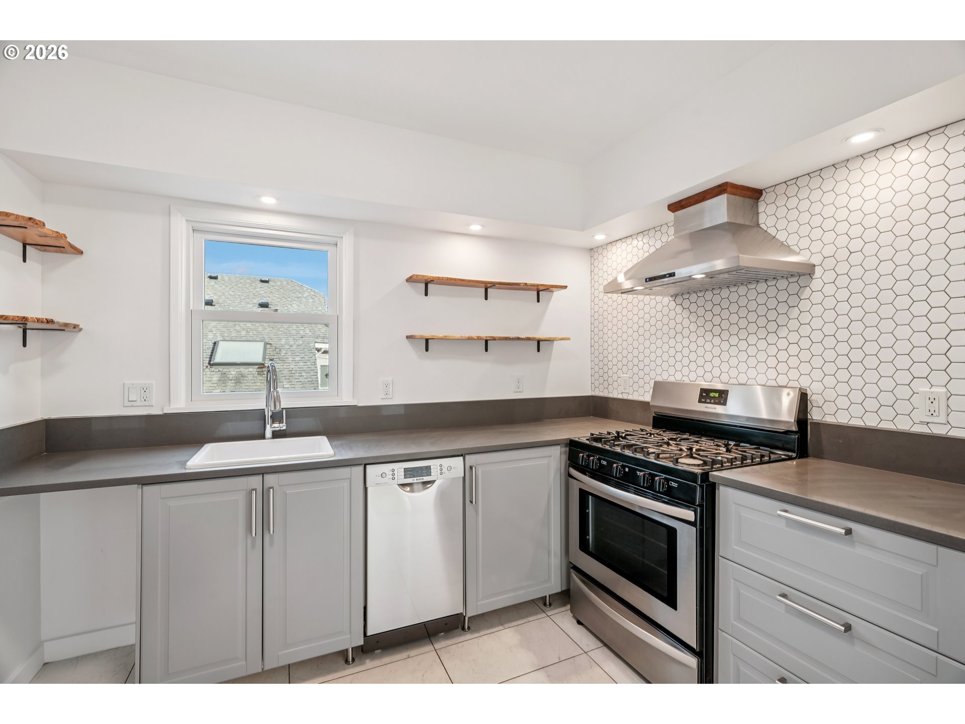 3825 Northeast 75th Avenue Portland, OR 97213 - Photo 11 of 40