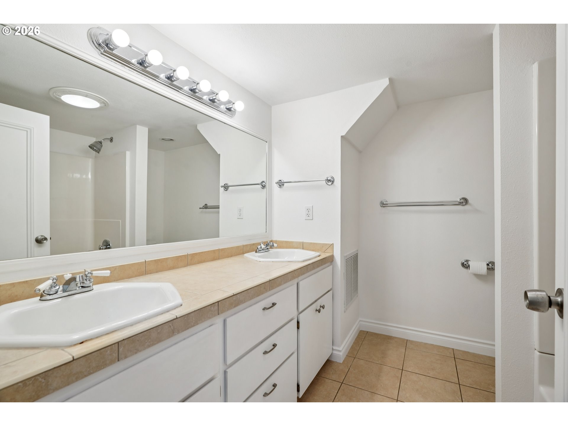 3825 Northeast 75th Avenue Portland, OR 97213 - Photo 33 of 40