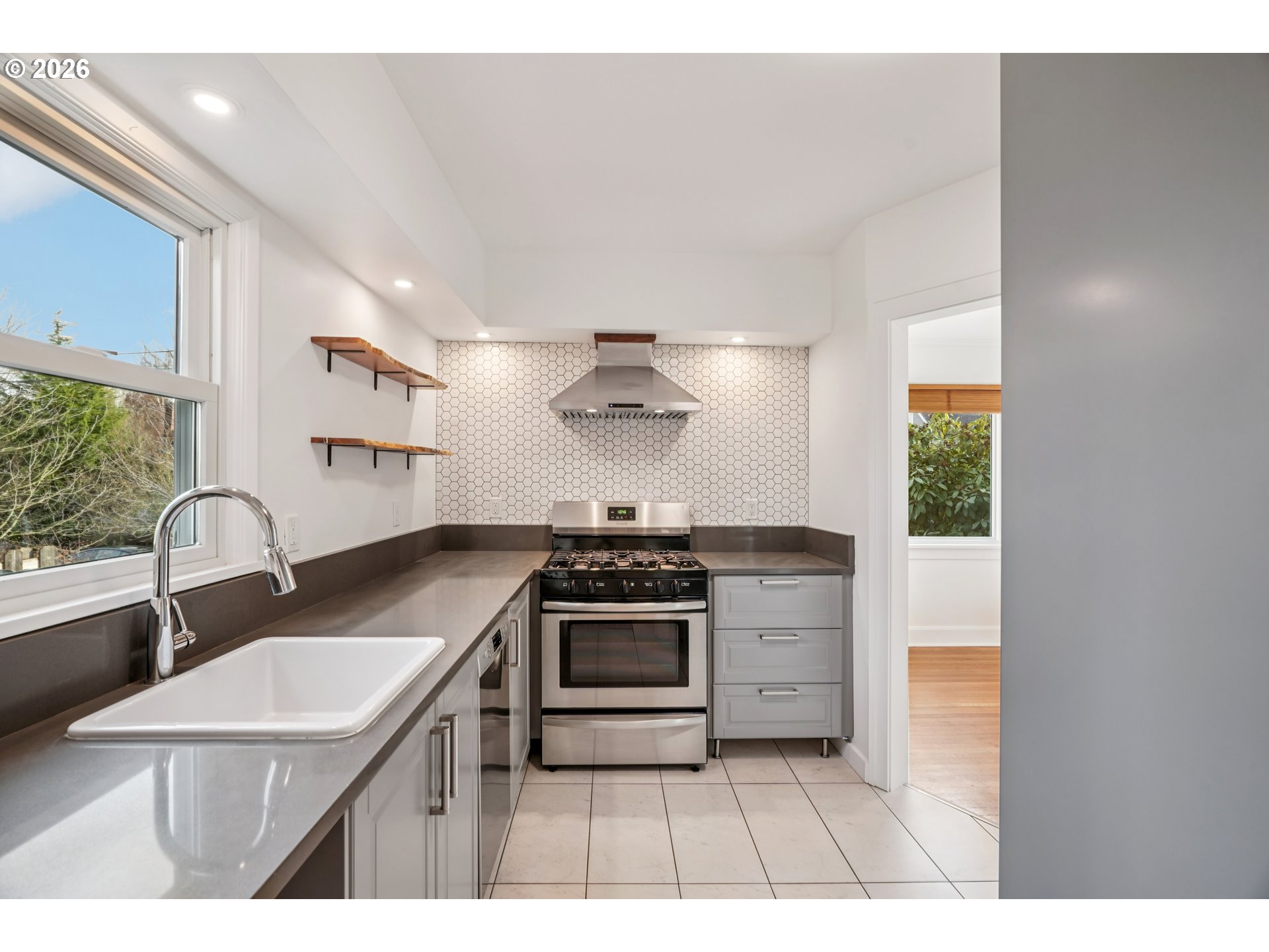 3825 Northeast 75th Avenue Portland, OR 97213 - Photo 10 of 40