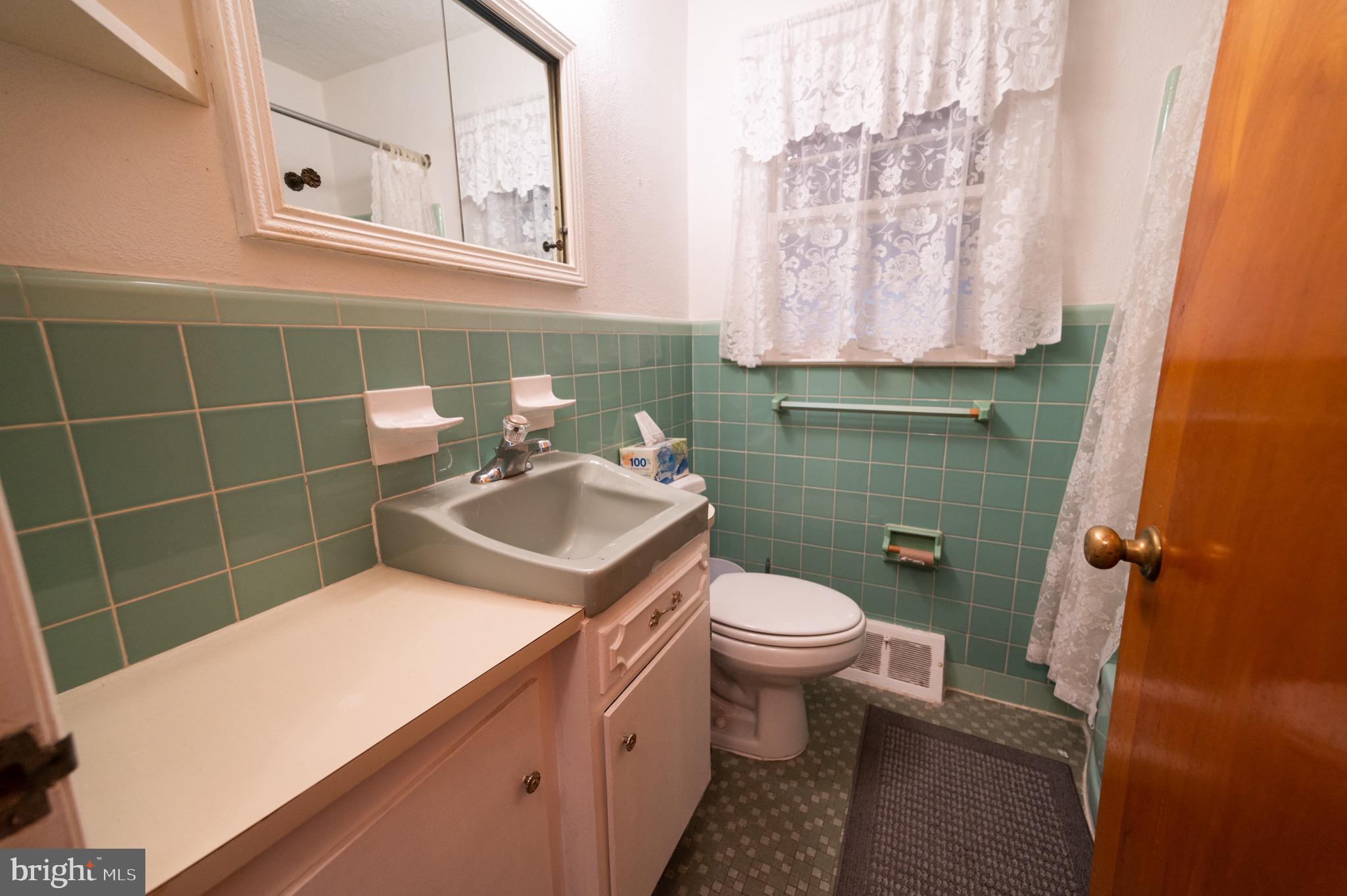 8 Warwick Road Stratford, NJ 08084 - Photo 15 of 34