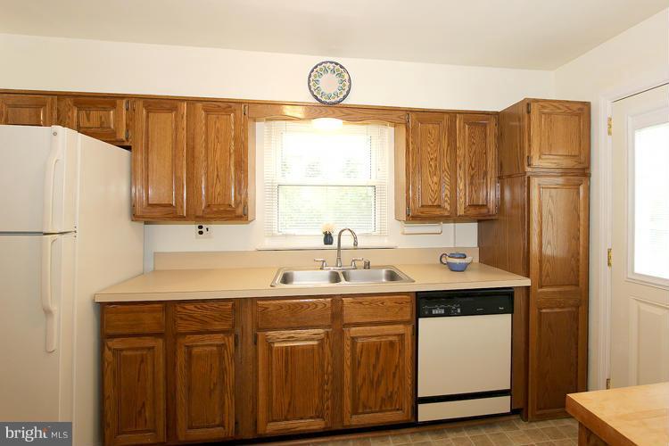 3 Lauer Terrace Silver Spring, MD 20901 - Photo 12 of 26 Kitchen