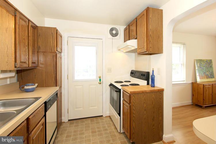 3 Lauer Terrace Silver Spring, MD 20901 - Photo 13 of 26 Kitchen