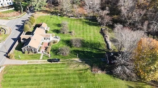 a view of yard with green space