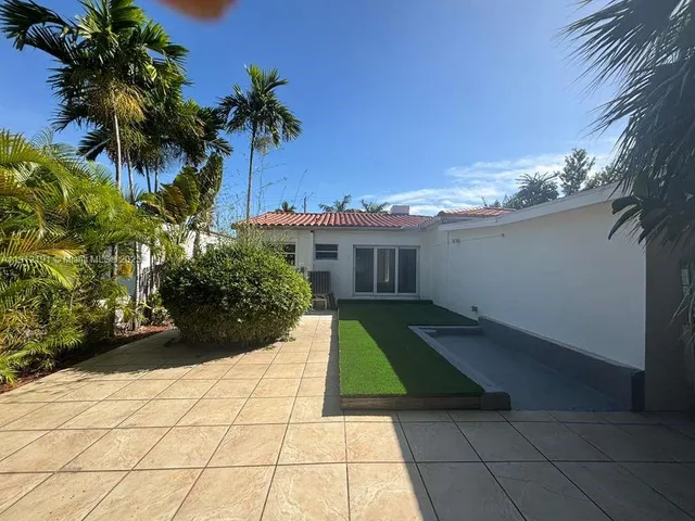 a view of a backyard of the house