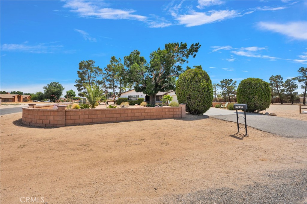 19031 Shoshonee Road Apple Valley, CA 92307 - Photo 42 of 43