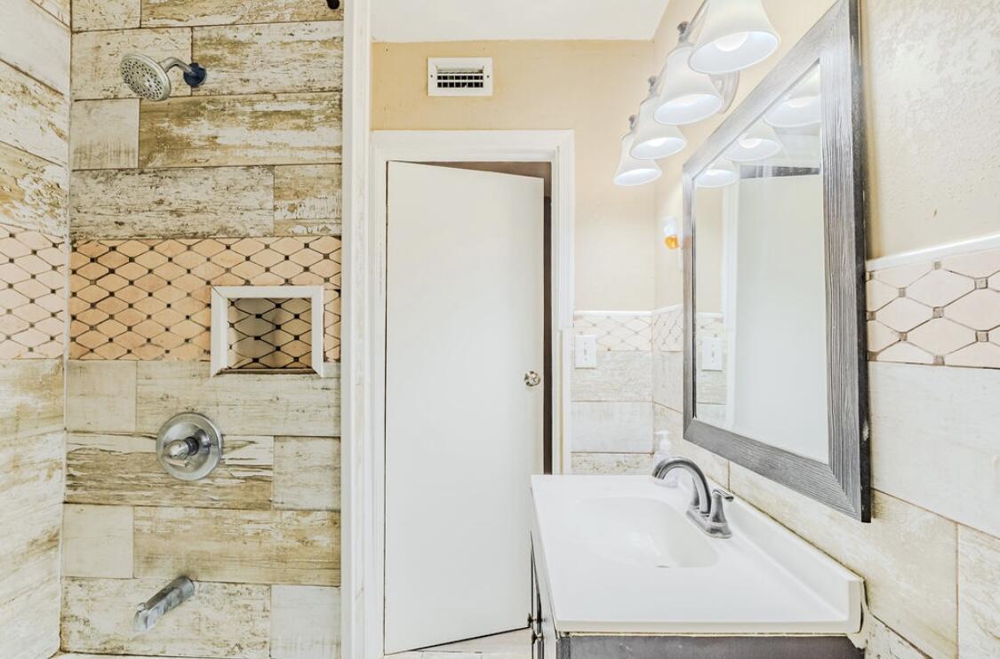 112 West 34th Street, Unit 1 2 Riviera Beach, FL 33404 - Photo 16 of 42 Bathroom - Uni 1