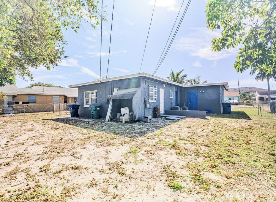 112 West 34th Street, Unit 1 2 Riviera Beach, FL 33404 - Photo 39 of 42 Exterior Duplex (4)