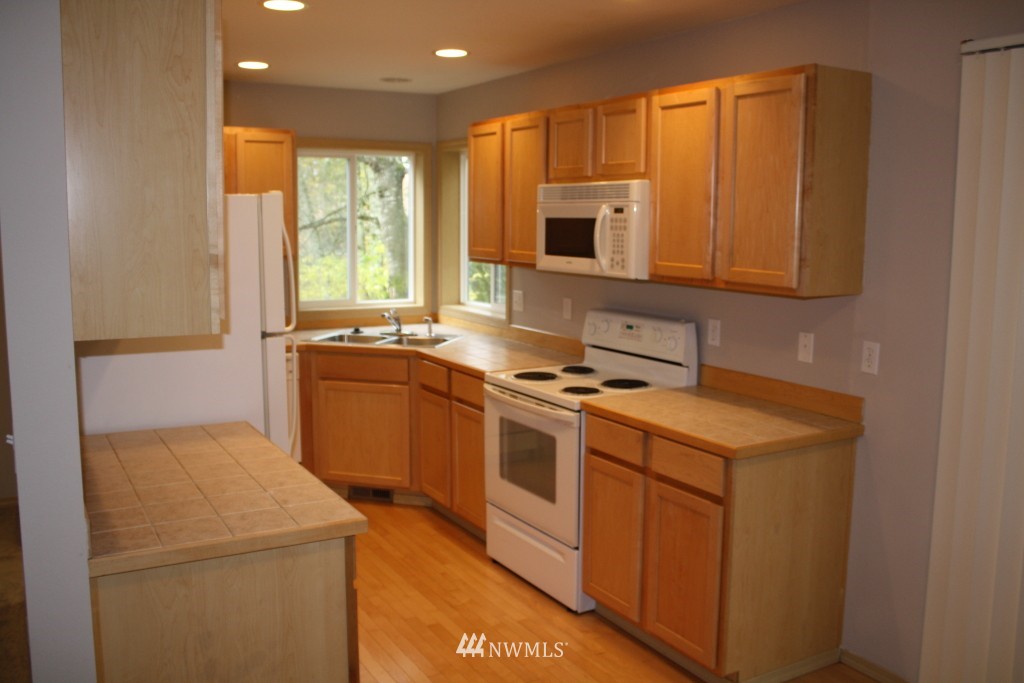 18469 114th Avenue Southeast Renton, WA 98055 - Photo 3 of 12