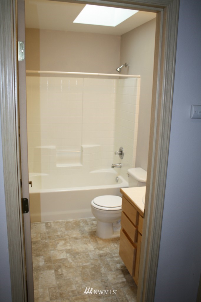 18469 114th Avenue Southeast Renton, WA 98055 - Photo 6 of 12