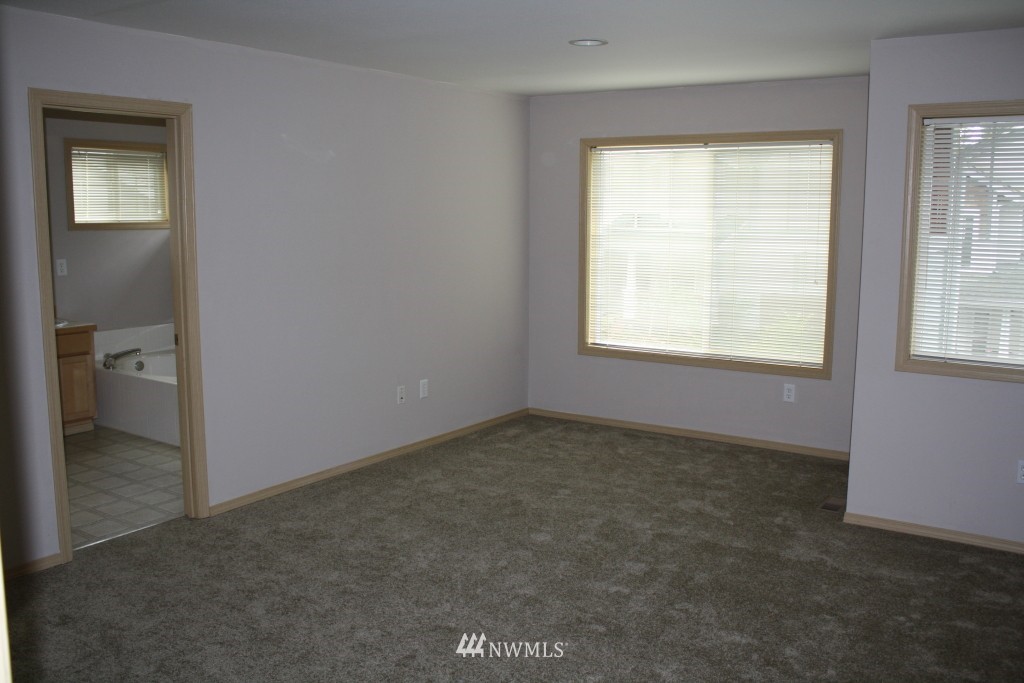 18469 114th Avenue Southeast Renton, WA 98055 - Photo 7 of 12