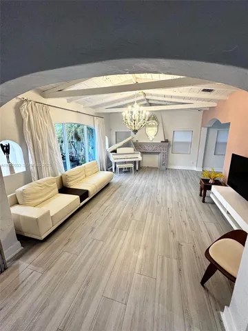 $20,000 | 3470 Sheridan Avenue, Miami Beach, FL 33140