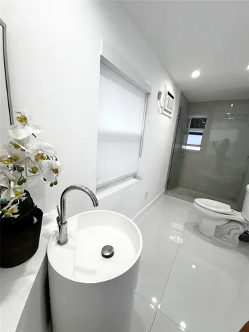 $20,000 | 3470 Sheridan Avenue, Miami Beach, FL 33140