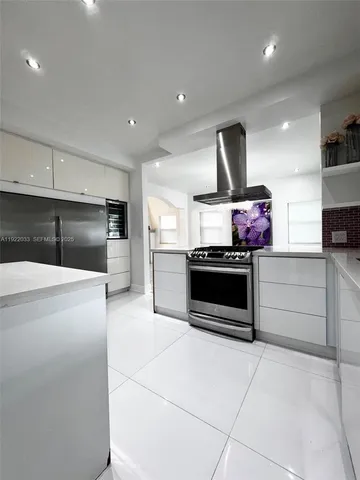 $20,000 | 3470 Sheridan Avenue, Miami Beach, FL 33140