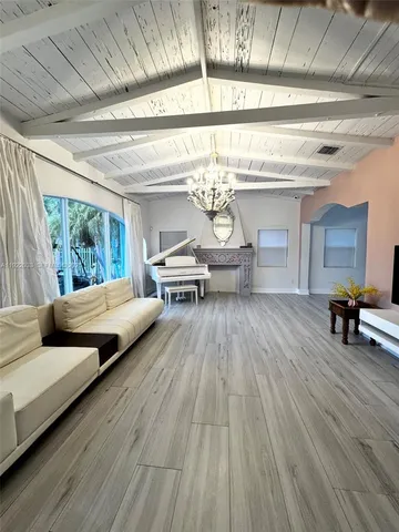 $20,000 | 3470 Sheridan Avenue, Miami Beach, FL 33140