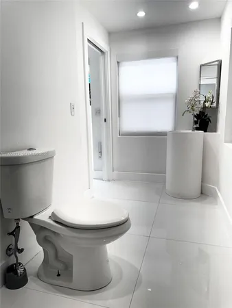 $14,000 | 3470 Sheridan Avenue, Miami Beach, FL 33140