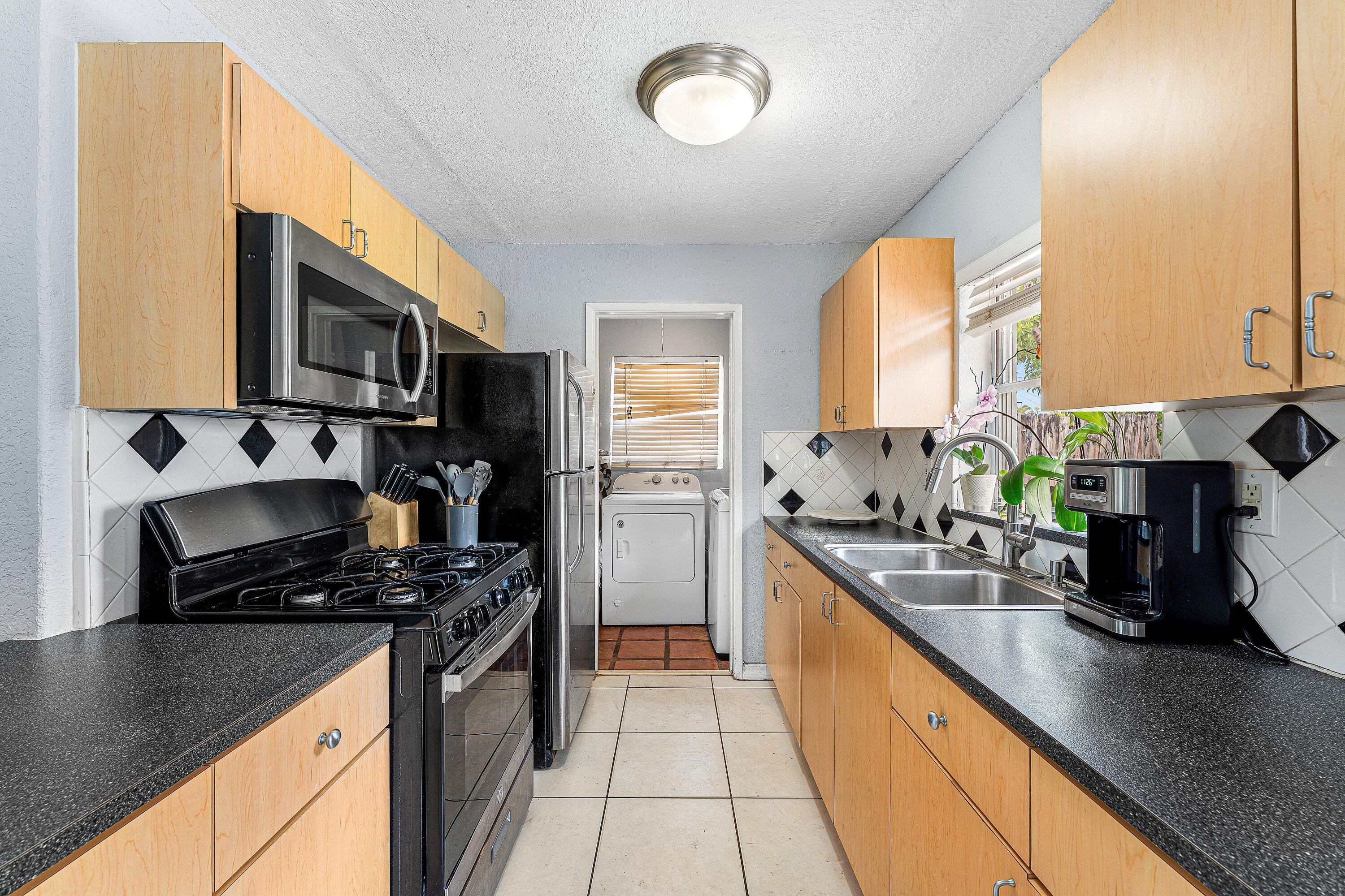 5543 Southwest 7th Street Margate, FL 33068 - Photo 5 of 19 KITCHEN