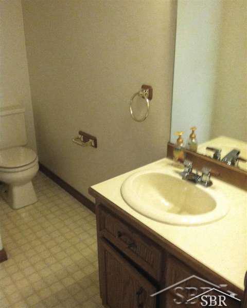 9810 Sarle Road Freeland, MI 48623 - Photo 15 of 21 20384701-14.JPG