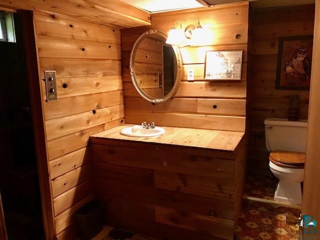 6151 Lakewood Road Duluth, MN 55804 - Photo 17 of 24 shower in the sauna