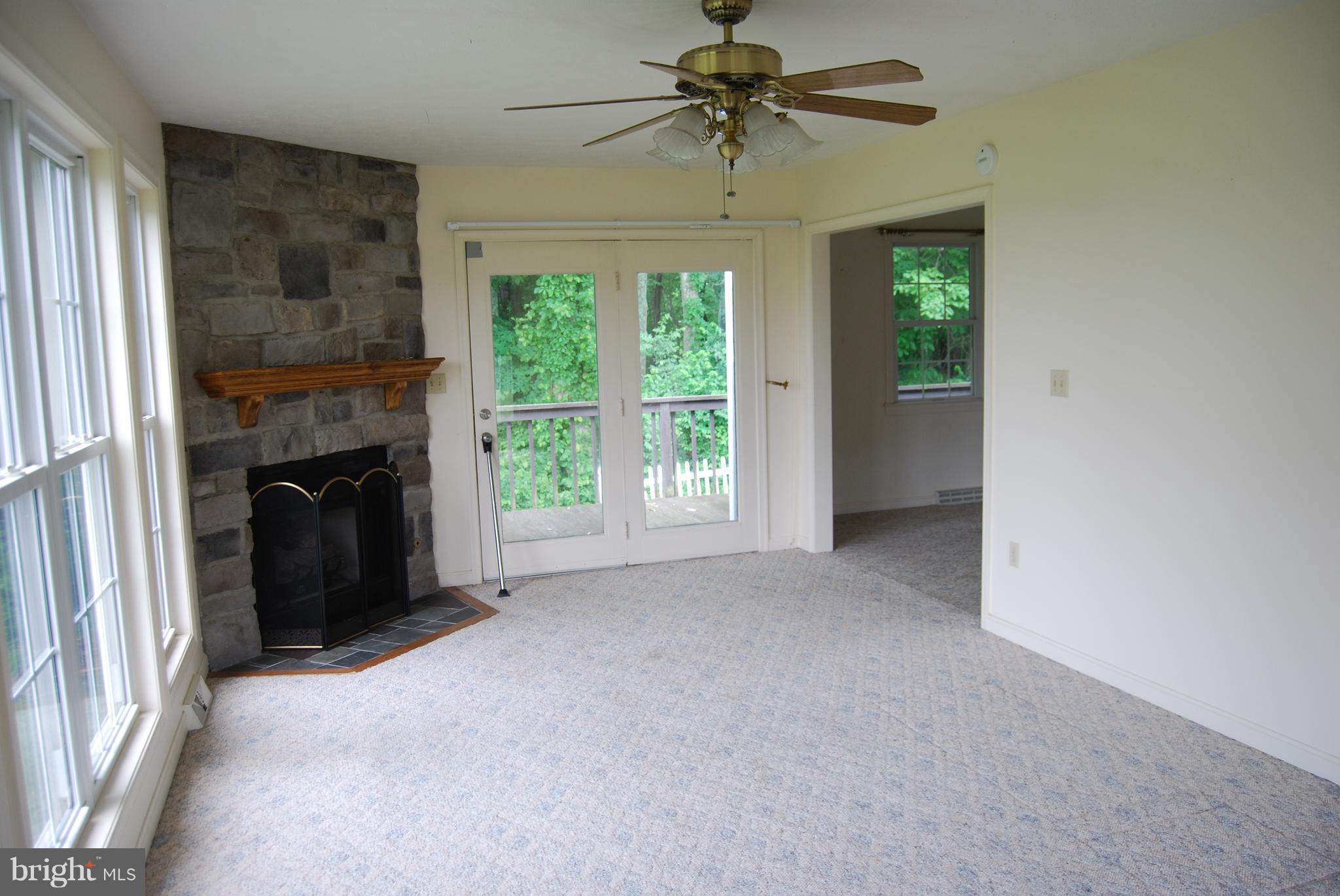12101 Green Ridge Road Northeast Flintstone, MD 21530 - Photo 13 of 27 Family Room