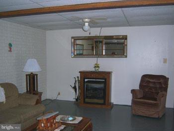1176 Fairbee Road Berkeley Springs, WV 25411 - Photo 9 of 17 Family Room