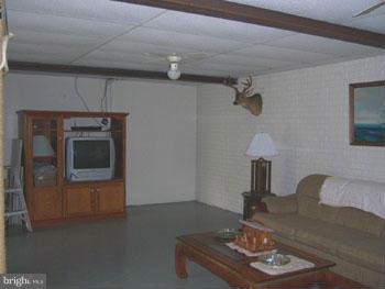 1176 Fairbee Road Berkeley Springs, WV 25411 - Photo 10 of 17 Family Room