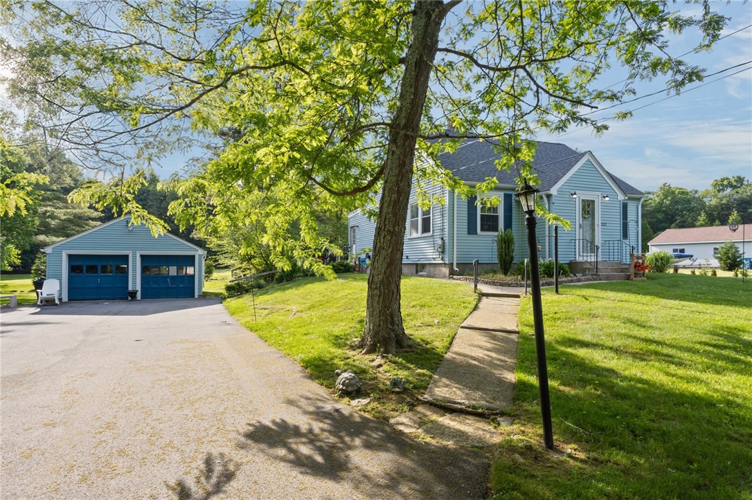 227 Angell Road Lincoln, RI 02865 - Photo 4 of 41