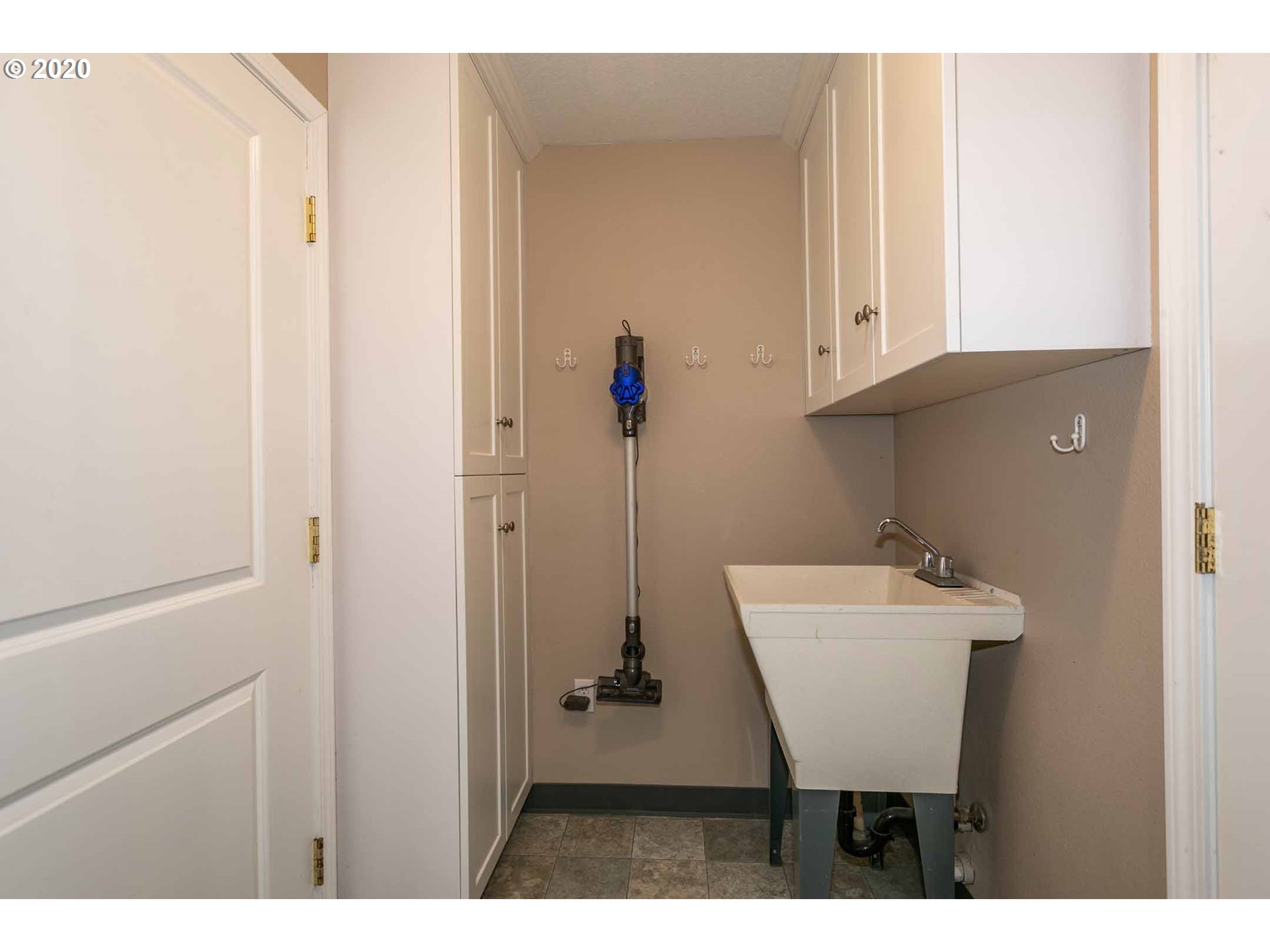 3954 Mission Road Northeast St. Paul, OR 97137 - Photo 16 of 32