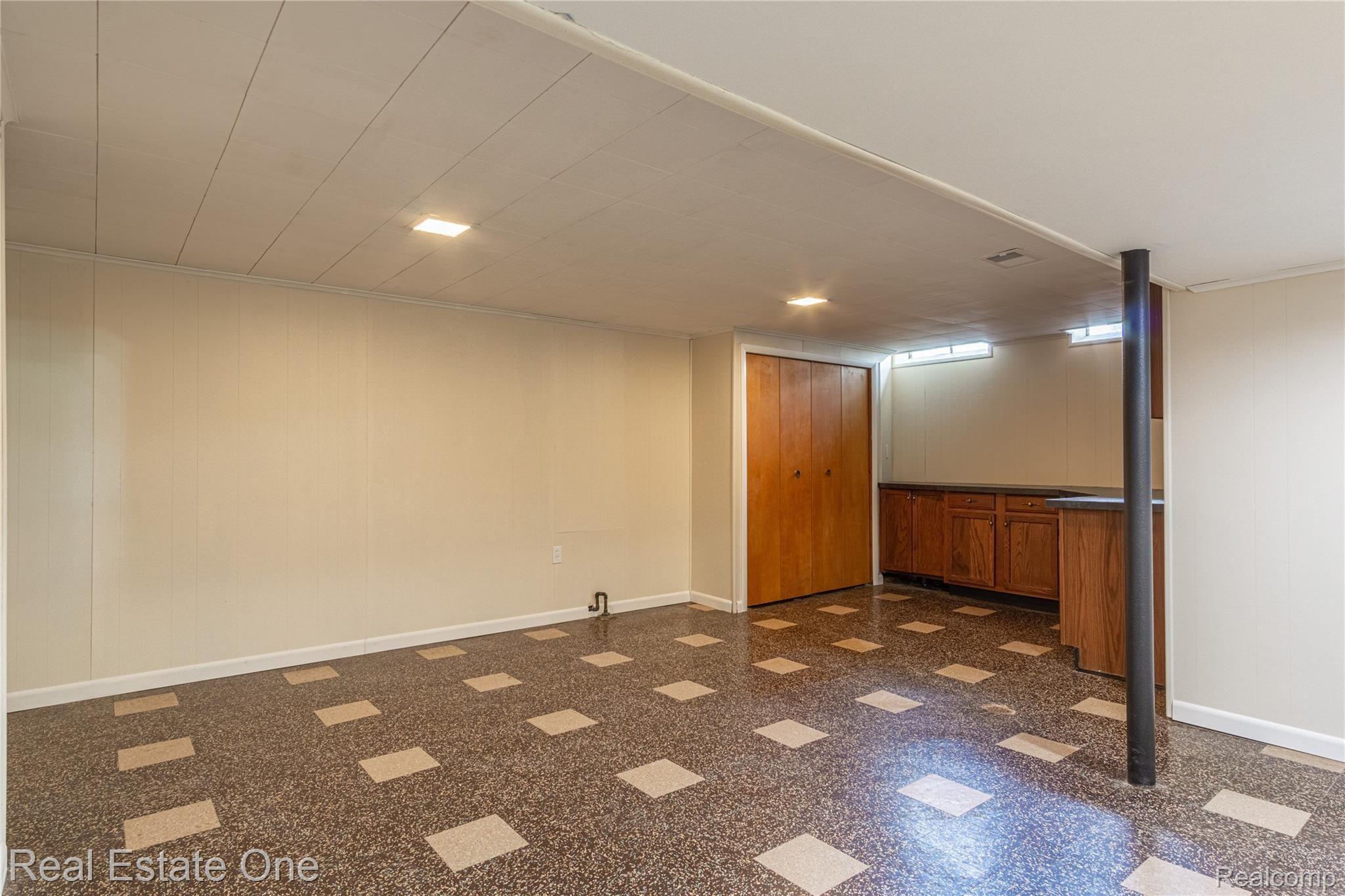32601 West 13 Mile Road Farmington, MI 48334 - Photo 40 of 53 Interiors (39 of 49).jpg