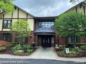 1750 Vernier Road, Unit 25 Grosse Pointe Woods, MI 48236 - Photo 1 of 22