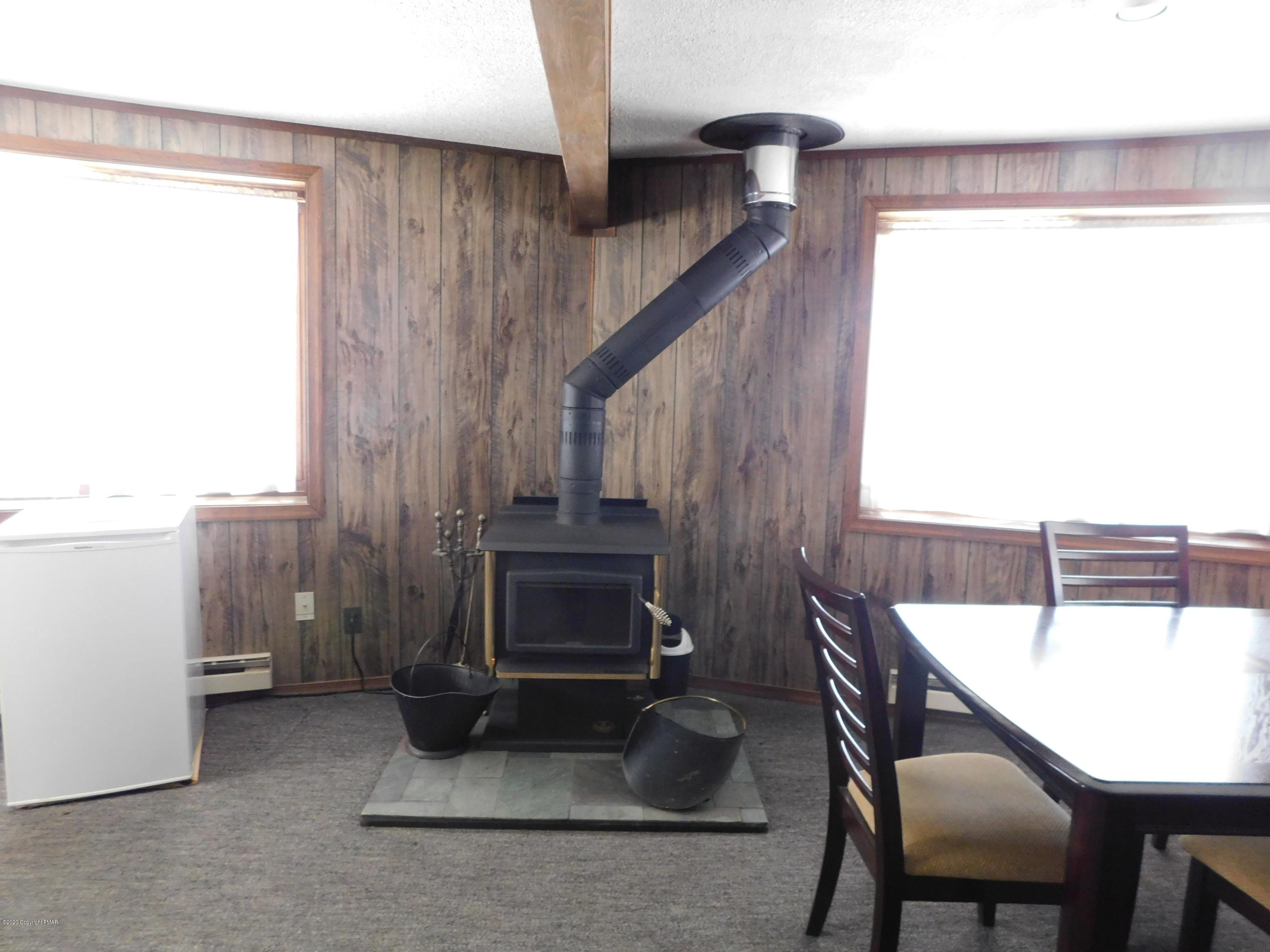 200 Canterbury Road Bushkill, PA 18324 - Photo 11 of 48 a dining room with furniture and window