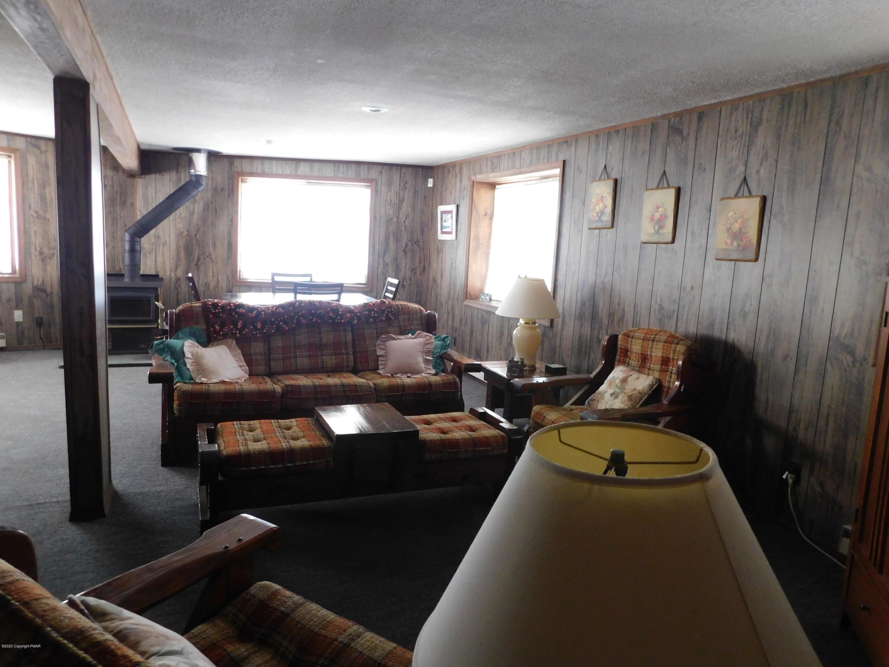 200 Canterbury Road Bushkill, PA 18324 - Photo 20 of 48 a living room with furniture and a window