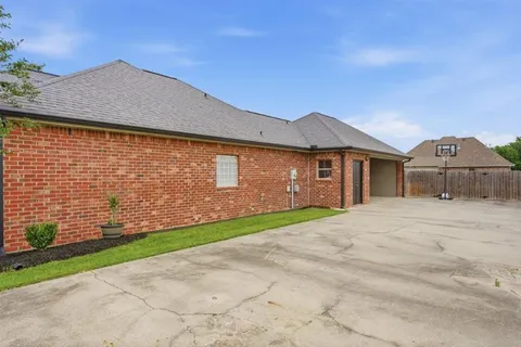 $389,000 | 5737 Hemlock Street, Lake Charles, LA 70605