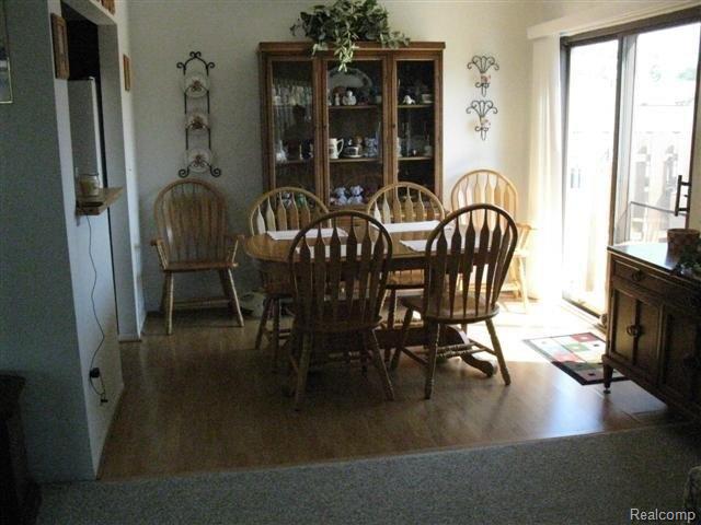 24476 Greenhill Road, Unit 4 Warren, MI 48091 - Photo 6 of 12 Dining Room.JPG