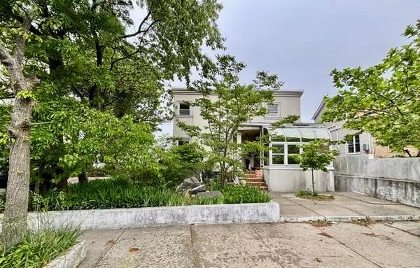 $2,100,000 | 5100 Oceanview Avenue | Seagate